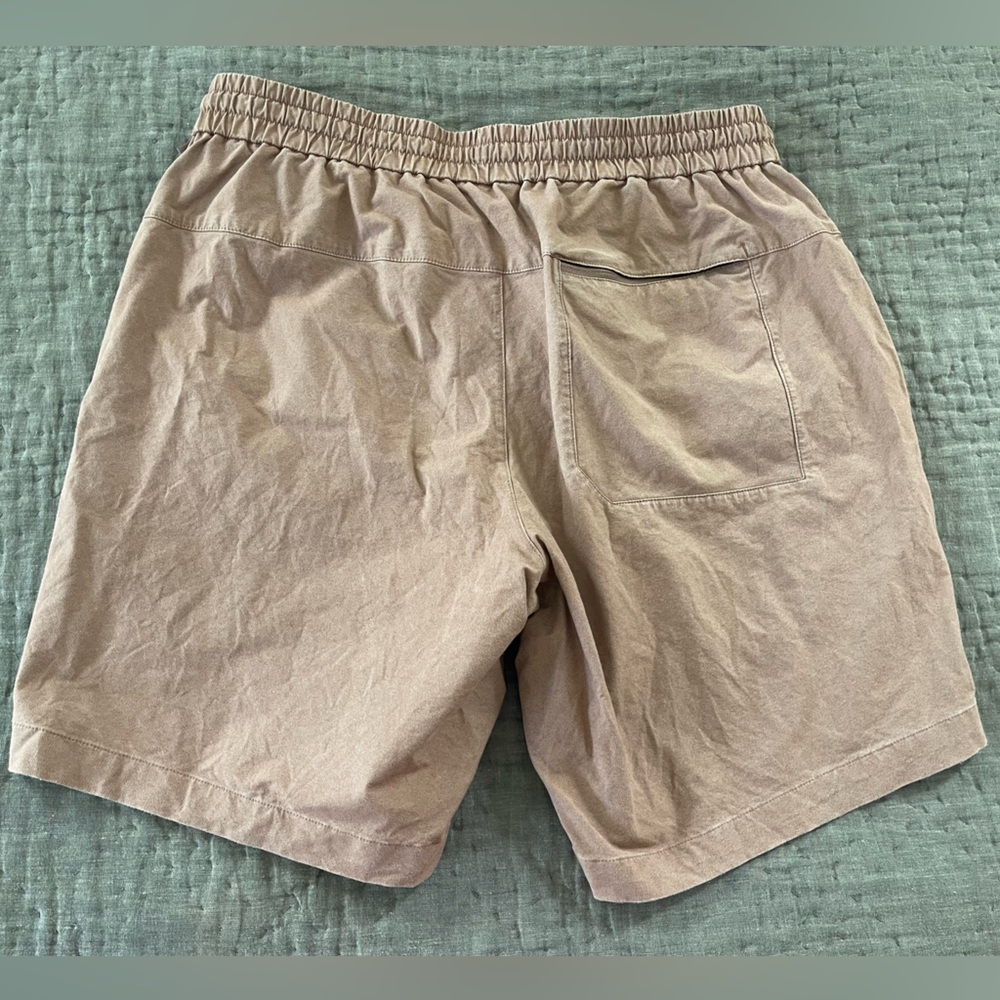 lululemon athletica Mens Bowline 8” Pinkish Tan Khaki Shorts Zip Pocket Sz Large - Picture 3 of 10
